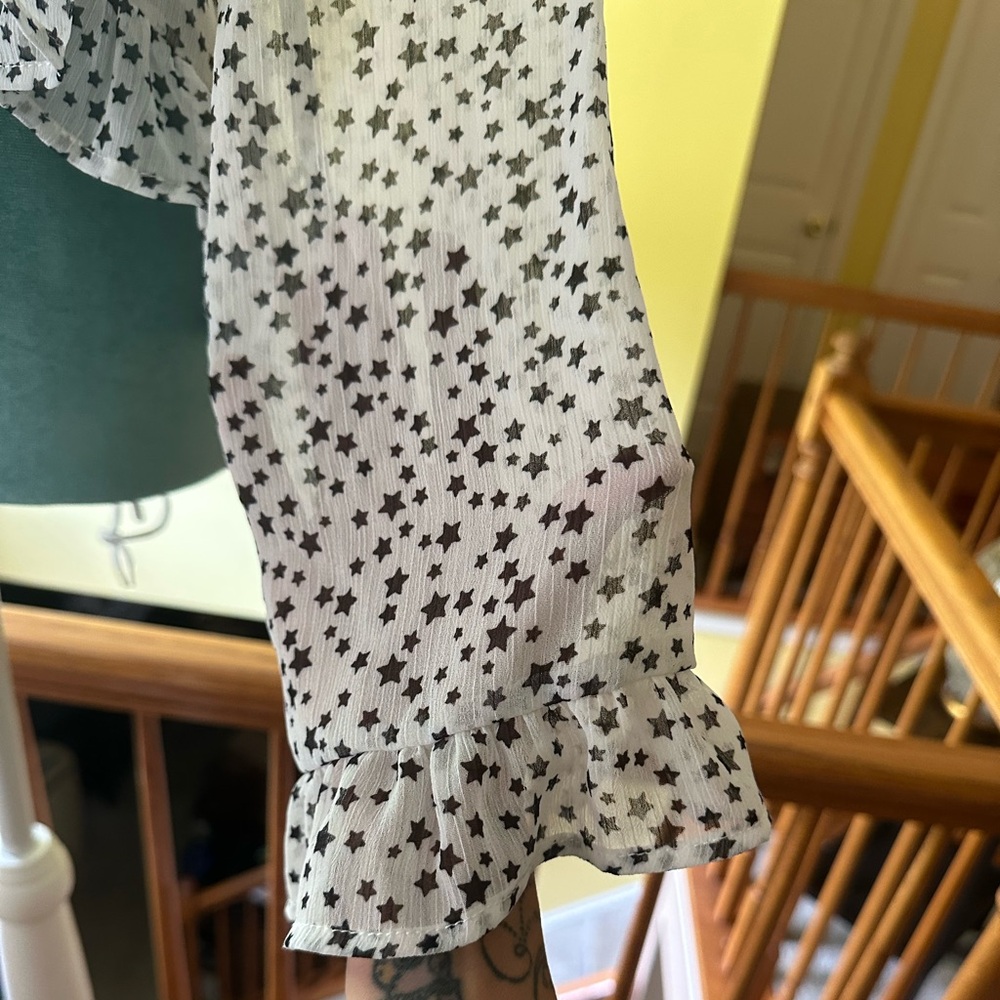 Sheer flowy star top NWT - Picture 2 of 7